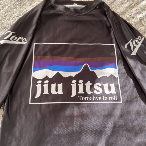 Toro Brazilian Jiu Jitsu Long Sleeve Rash Guard Mens Medium Used only once! - Picture 2 of 5